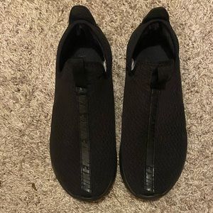 Black nike slip on
